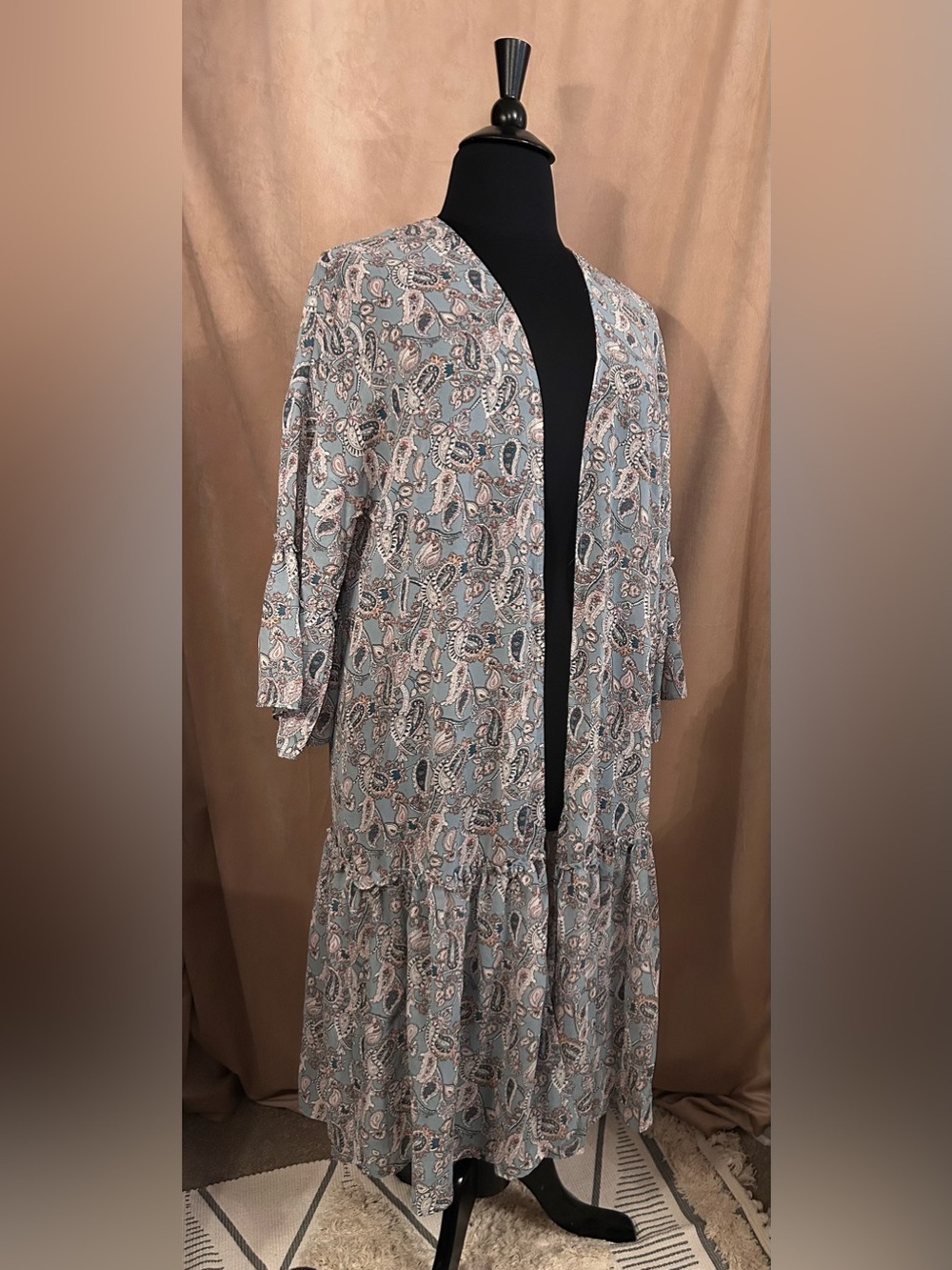PROMESA PAISLEY RUFFLED LONG KIMONO